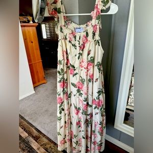 Old Navy Floral dress. Size small